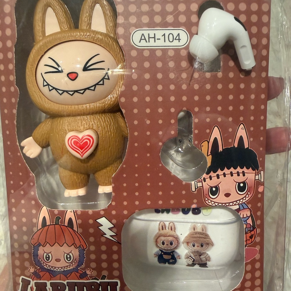 Labubu Wireless Earbuds and Keychain Set